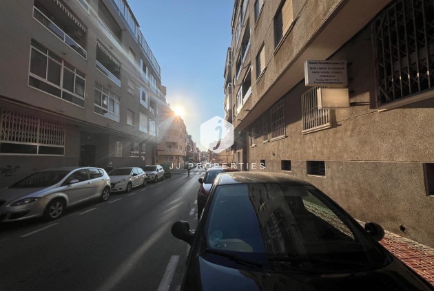 Tweedehands - Appartement / flat -
Torrevieja - Estacion de autobuses