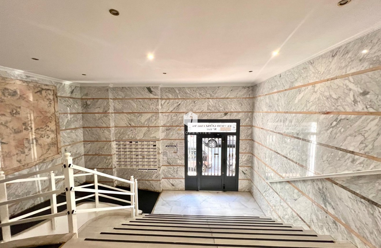 Tweedehands - Appartement / flat -
Torrevieja - Estacion de autobuses