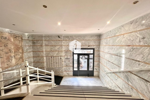 Tweedehands - Appartement / flat -
Torrevieja - Estacion de autobuses