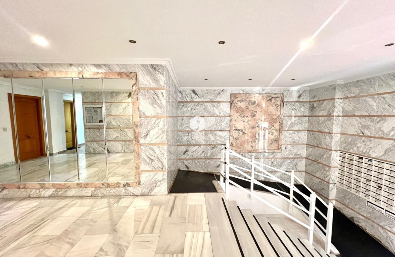 Tweedehands - Appartement / flat -
Torrevieja - Estacion de autobuses