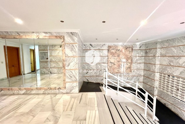 Tweedehands - Appartement / flat -
Torrevieja - Estacion de autobuses