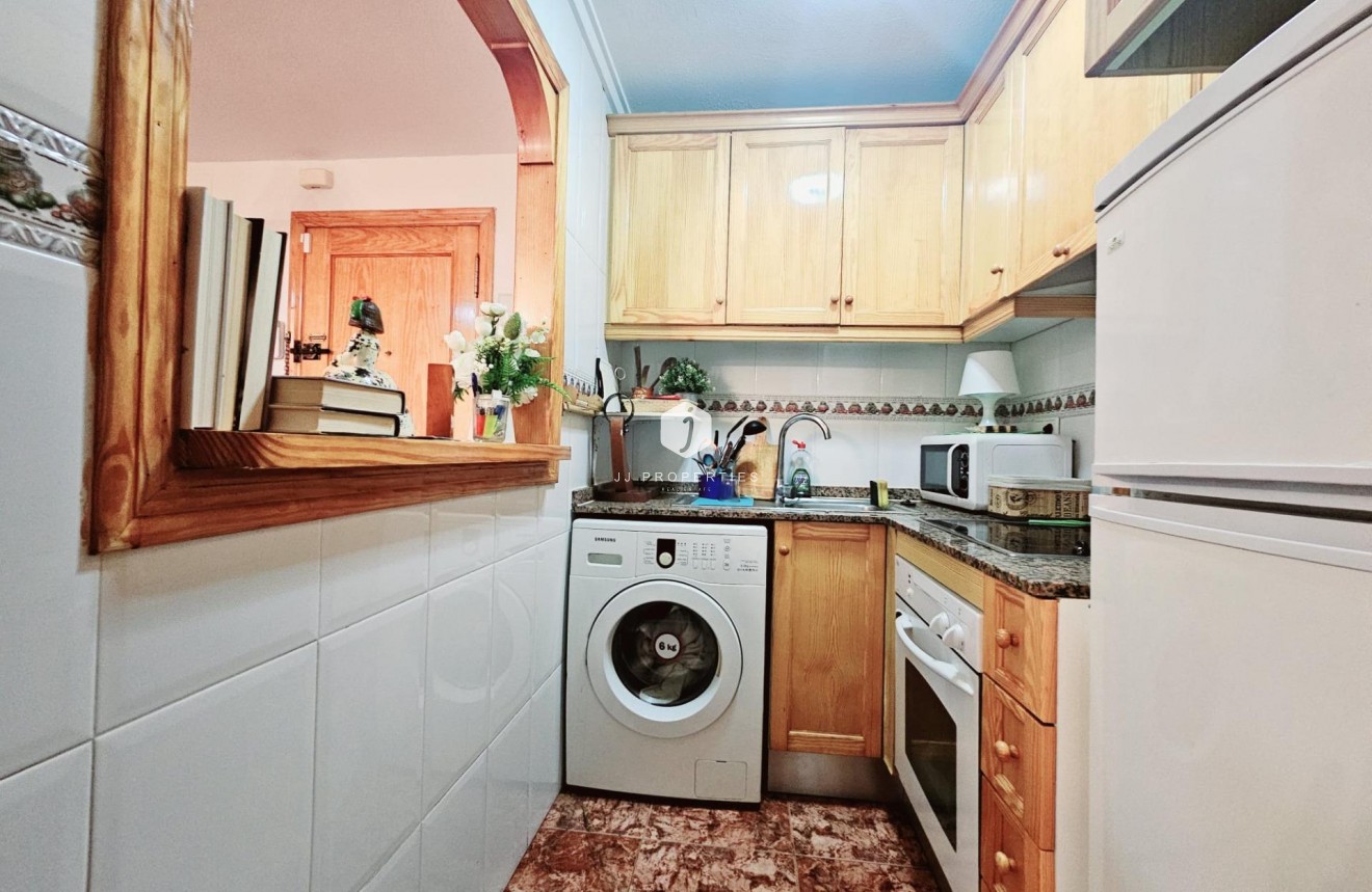 Tweedehands - Appartement / flat -
Torrevieja - Estacion de autobuses