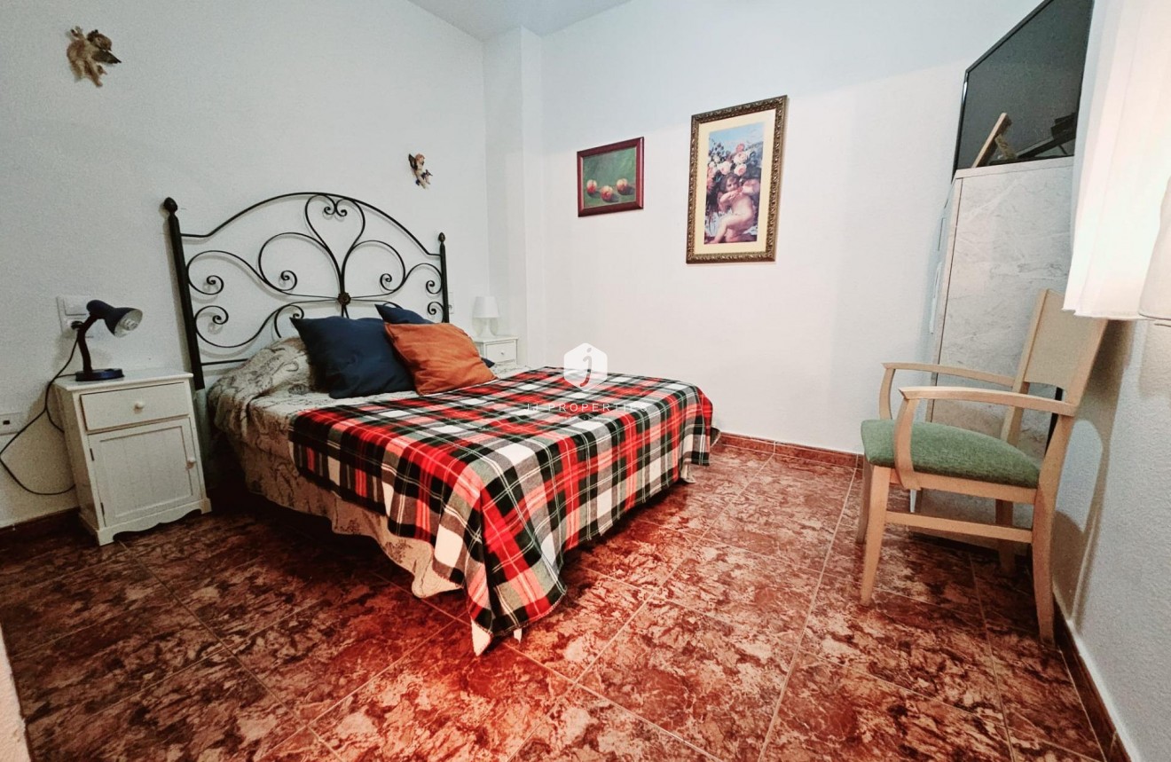 Tweedehands - Appartement / flat -
Torrevieja - Estacion de autobuses