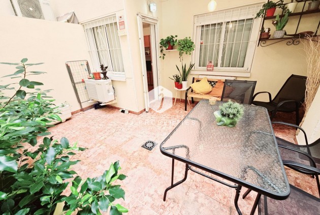 Tweedehands - Appartement / flat -
Torrevieja - Estacion de autobuses