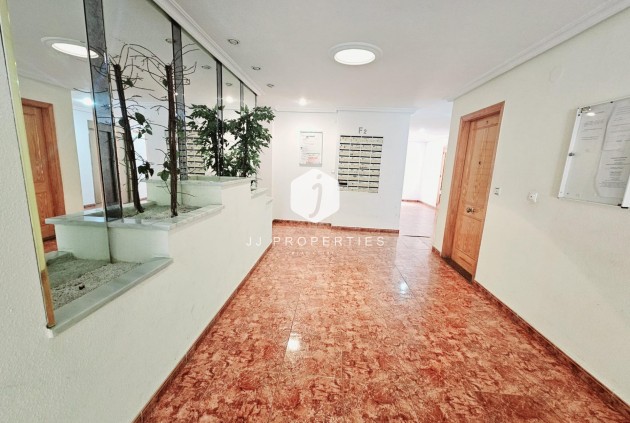 Tweedehands - Appartement / flat -
Torrevieja - Estacion de autobuses