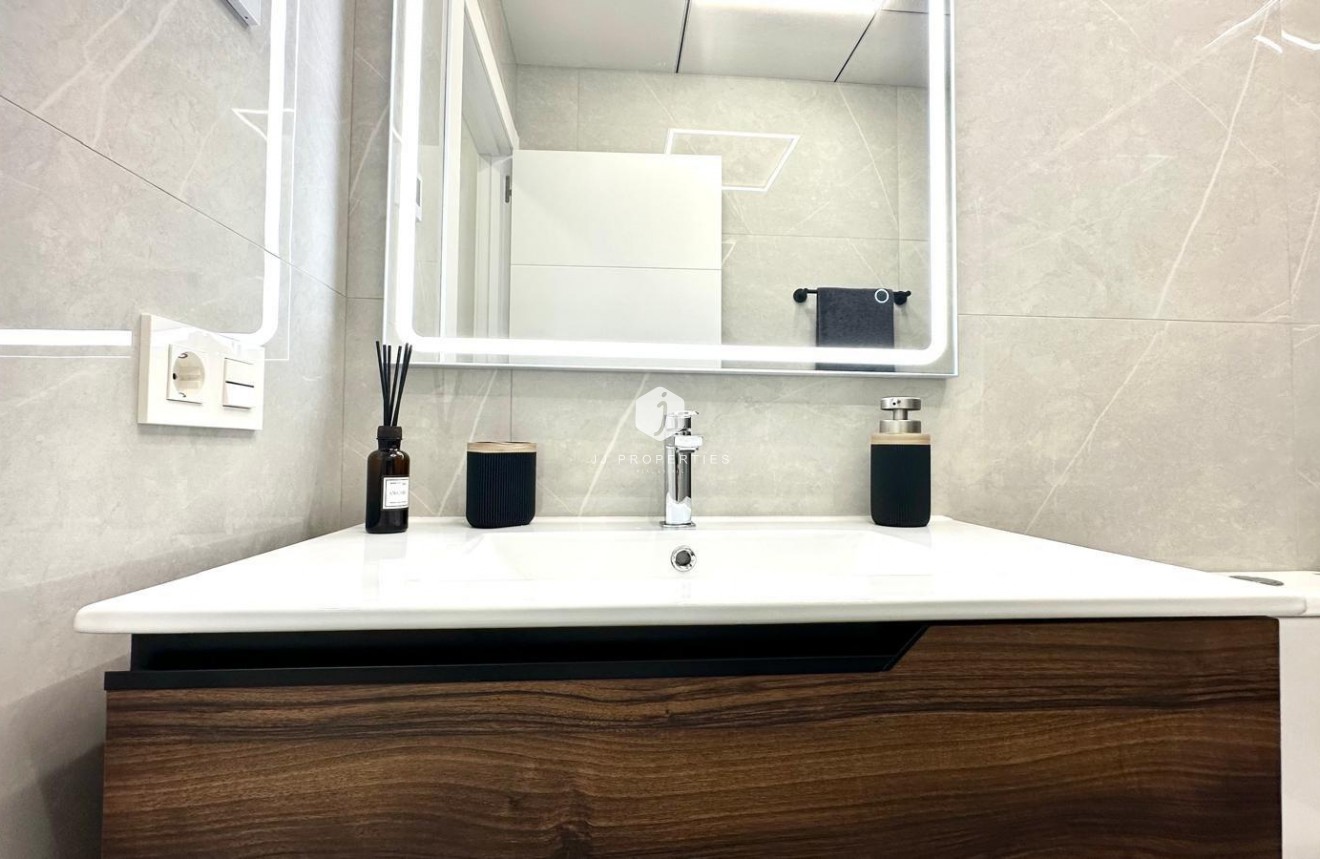 Tweedehands - Appartement / flat -
Torrevieja - Playa del Cura