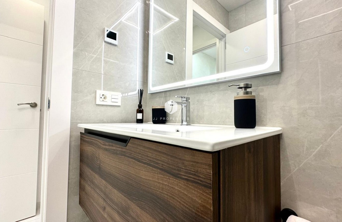 Tweedehands - Appartement / flat -
Torrevieja - Playa del Cura