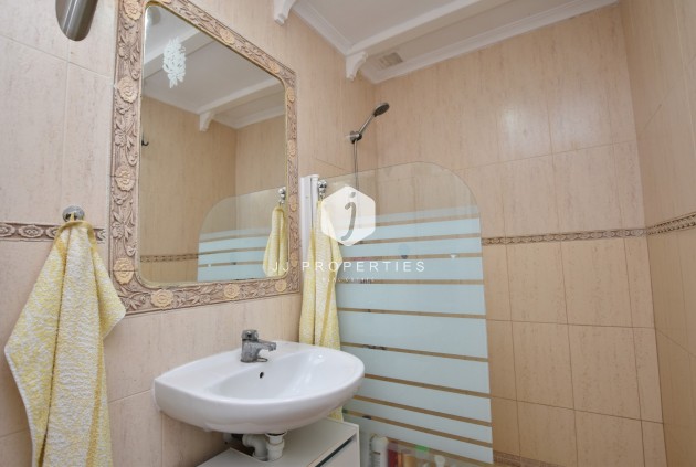 Z drugiej ręki - Mieszkanie w bloku -
Algorfa - Inland