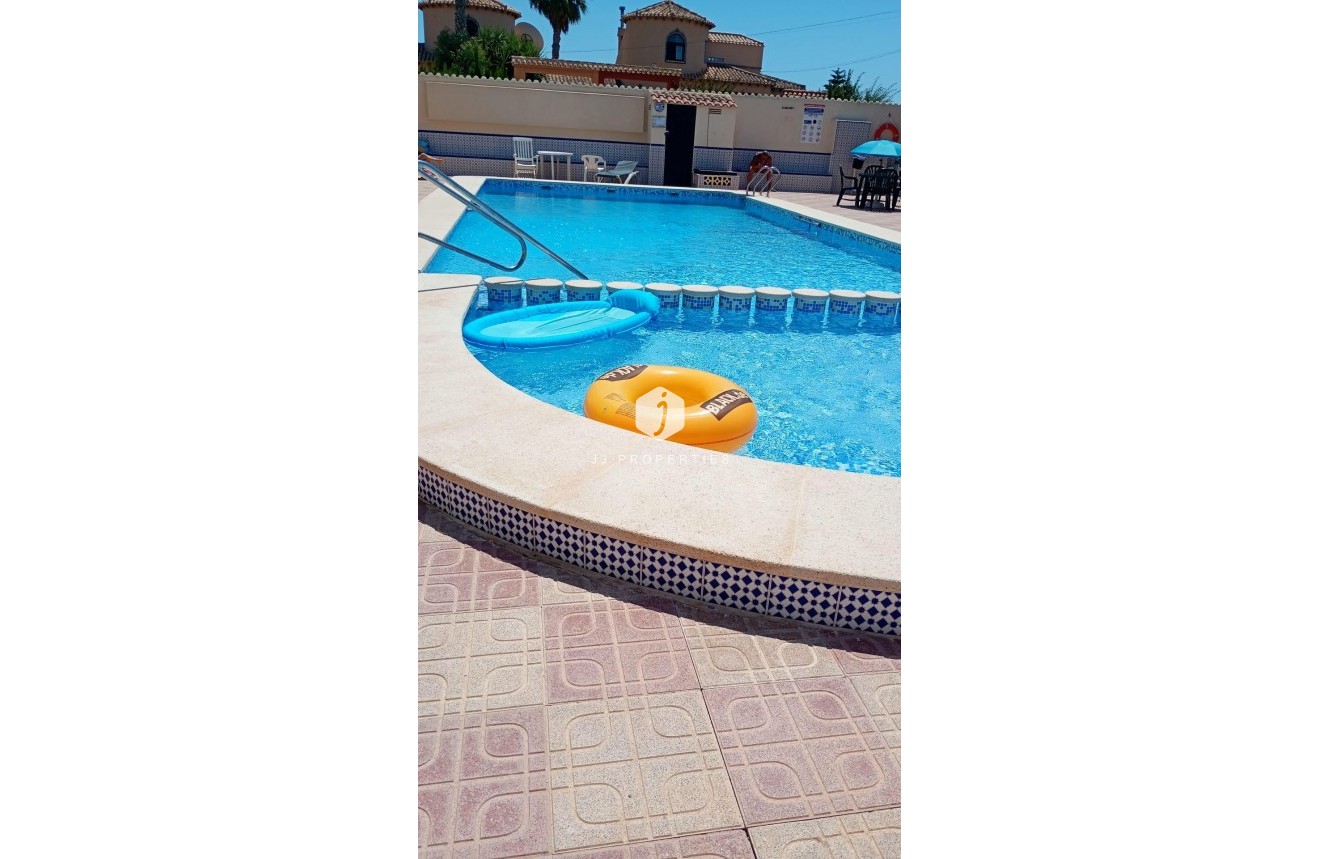 Tweedehands - Bungalow -
Torrevieja - La Siesta - El Salado - Torreta