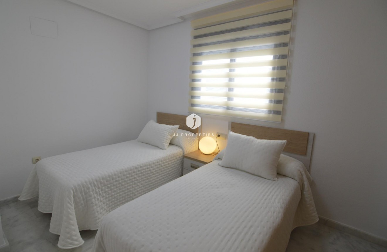 Tweedehands - Appartement / flat -
Torrevieja - Playa del Cura