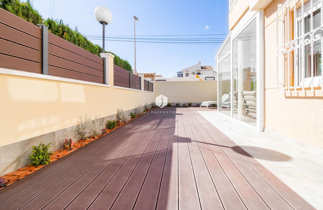 Tweedehands - duplex -
Torrevieja - Costa Blanca