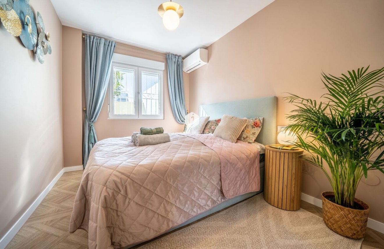 Tweedehands - duplex -
Torrevieja - Costa Blanca