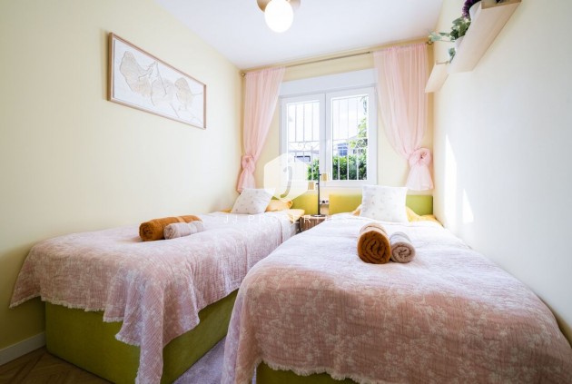 Tweedehands - duplex -
Torrevieja - Costa Blanca