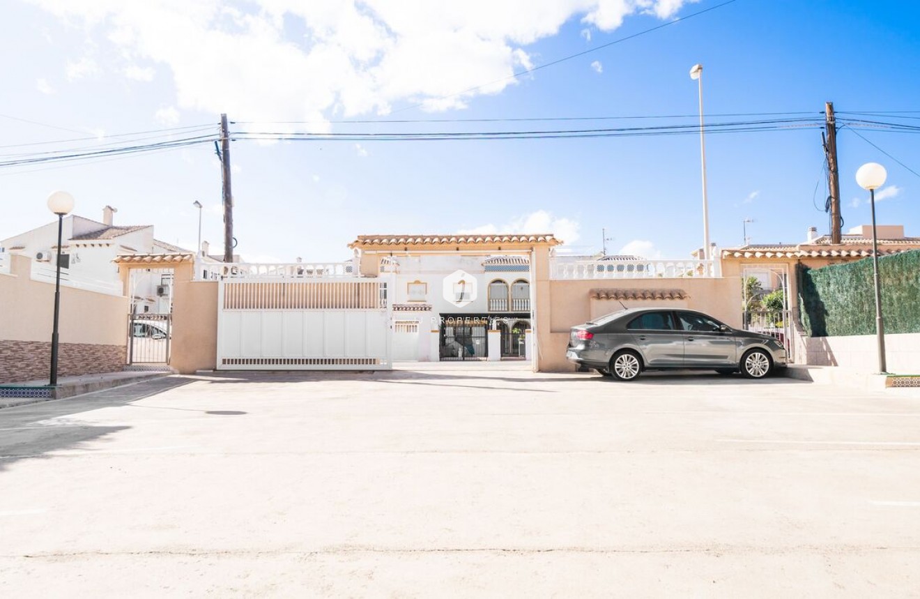 Tweedehands - duplex -
Torrevieja - Costa Blanca