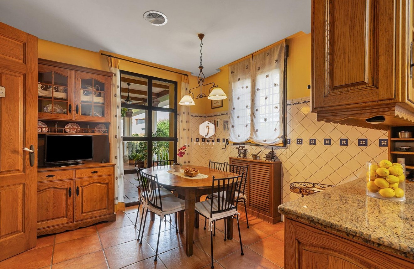 Tweedehands - Villa -
Torrevieja - La veleta