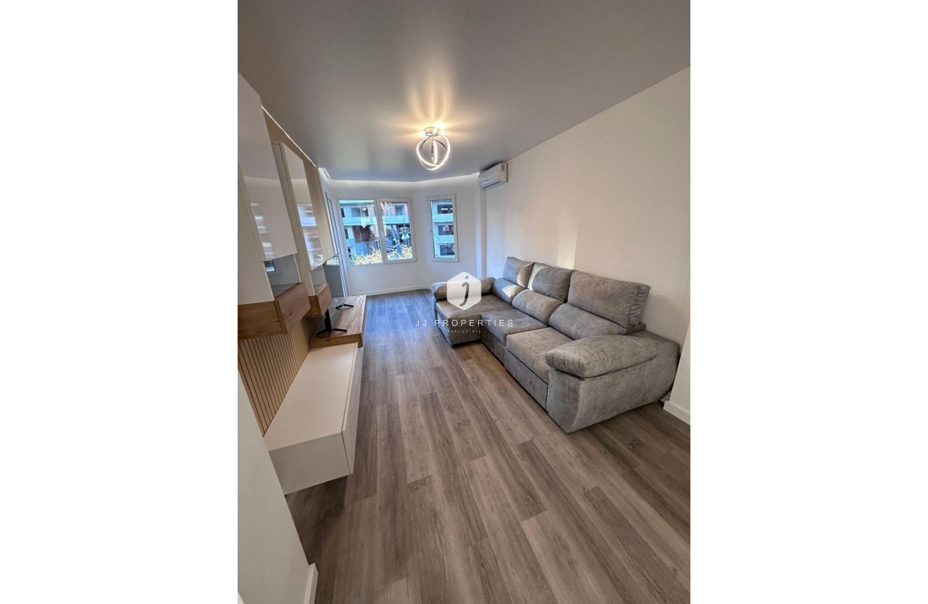 Tweedehands - Appartement / flat -
Torrevieja - Estacion de autobuses