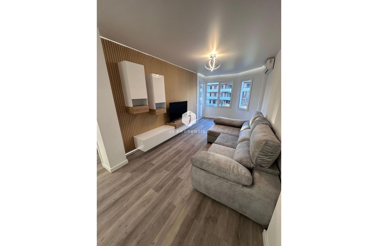 Tweedehands - Appartement / flat -
Torrevieja - Estacion de autobuses