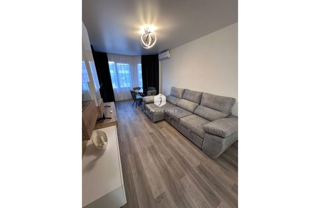 Tweedehands - Appartement / flat -
Torrevieja - Estacion de autobuses