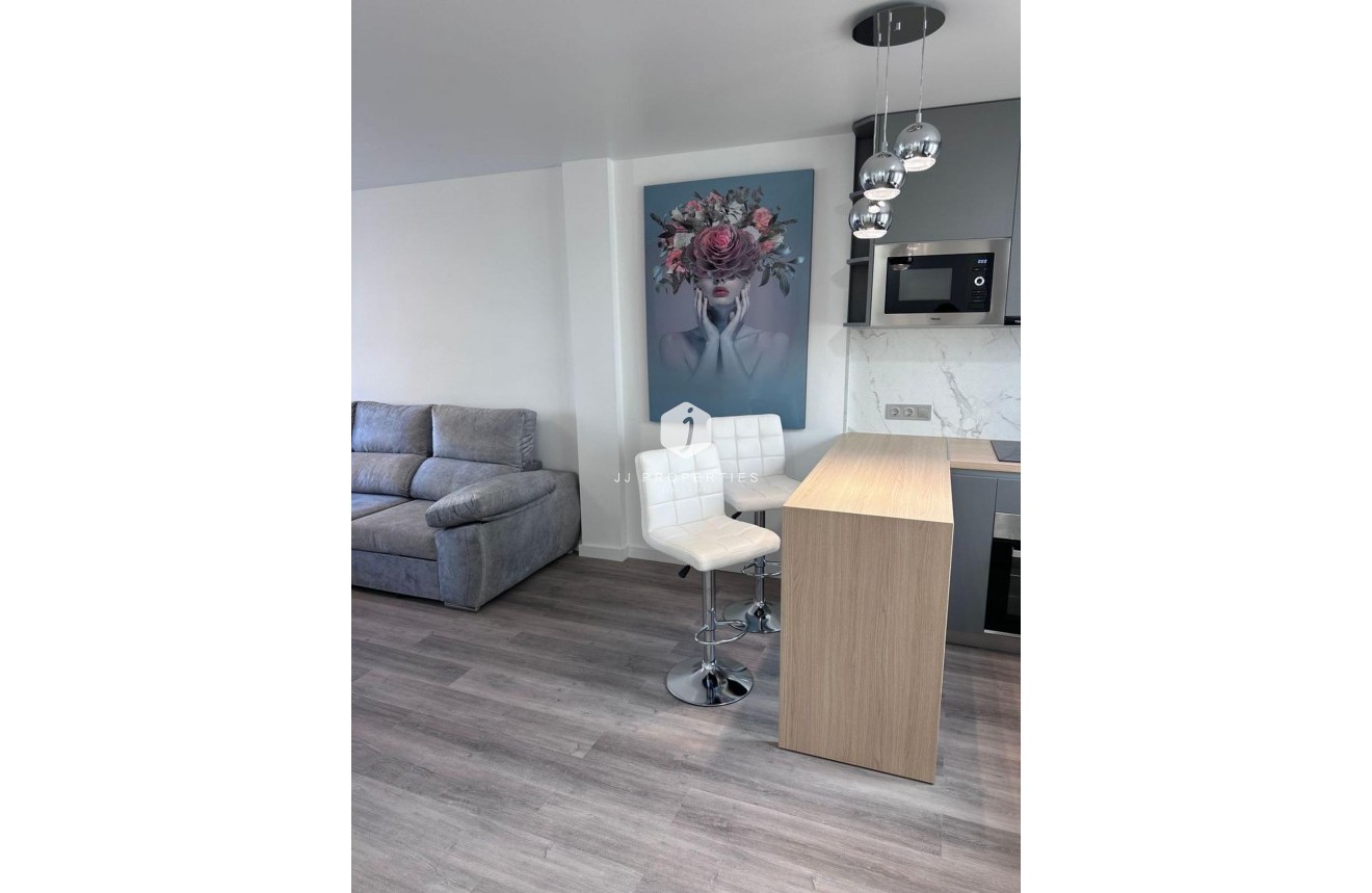 Tweedehands - Appartement / flat -
Torrevieja - Estacion de autobuses