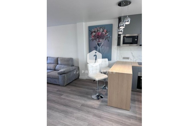 Tweedehands - Appartement / flat -
Torrevieja - Estacion de autobuses