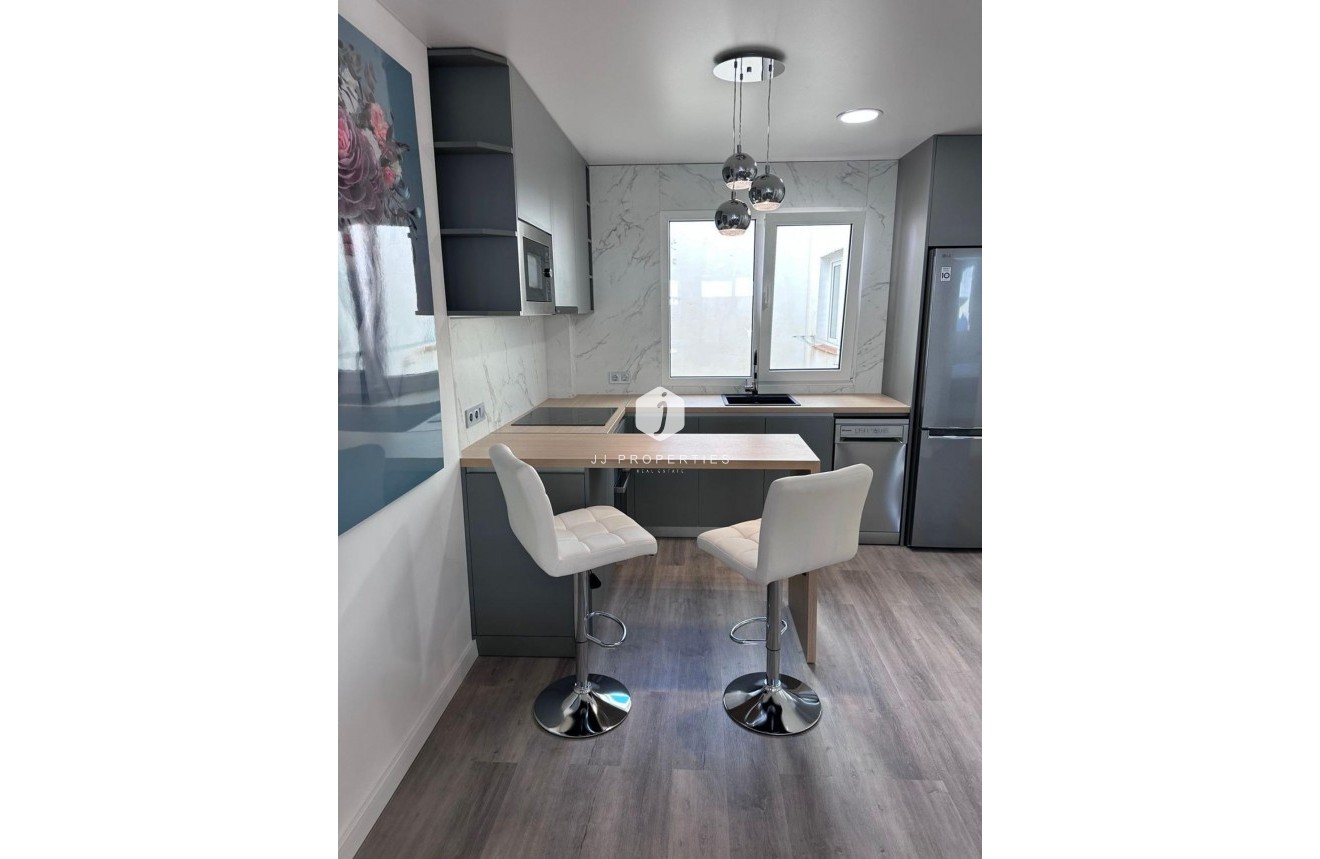 Tweedehands - Appartement / flat -
Torrevieja - Estacion de autobuses