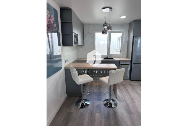 Tweedehands - Appartement / flat -
Torrevieja - Estacion de autobuses