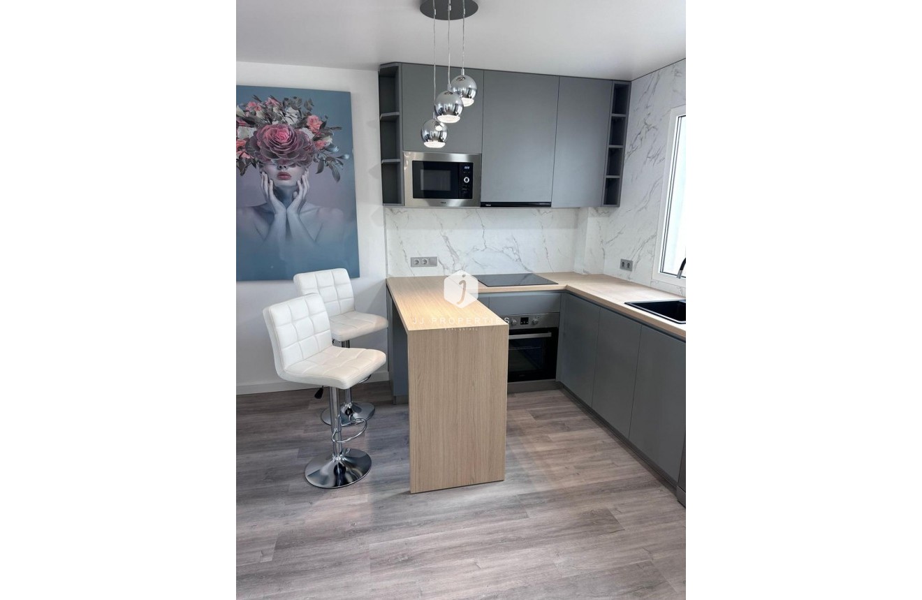 Tweedehands - Appartement / flat -
Torrevieja - Estacion de autobuses