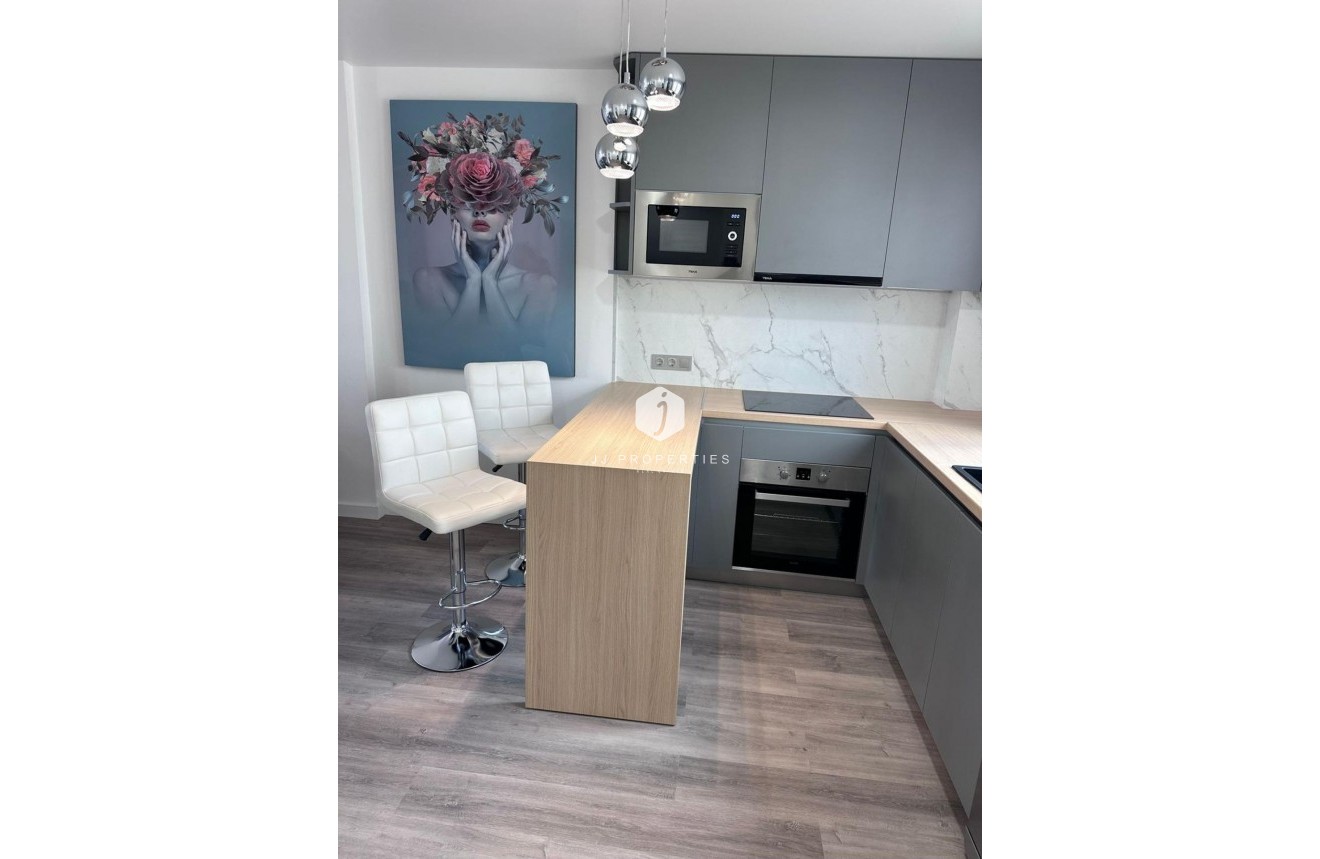 Tweedehands - Appartement / flat -
Torrevieja - Estacion de autobuses