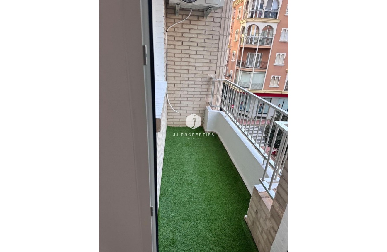 Tweedehands - Appartement / flat -
Torrevieja - Estacion de autobuses