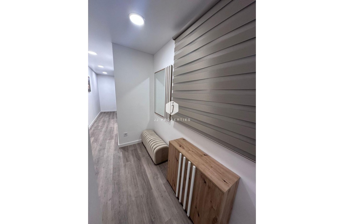 Tweedehands - Appartement / flat -
Torrevieja - Estacion de autobuses