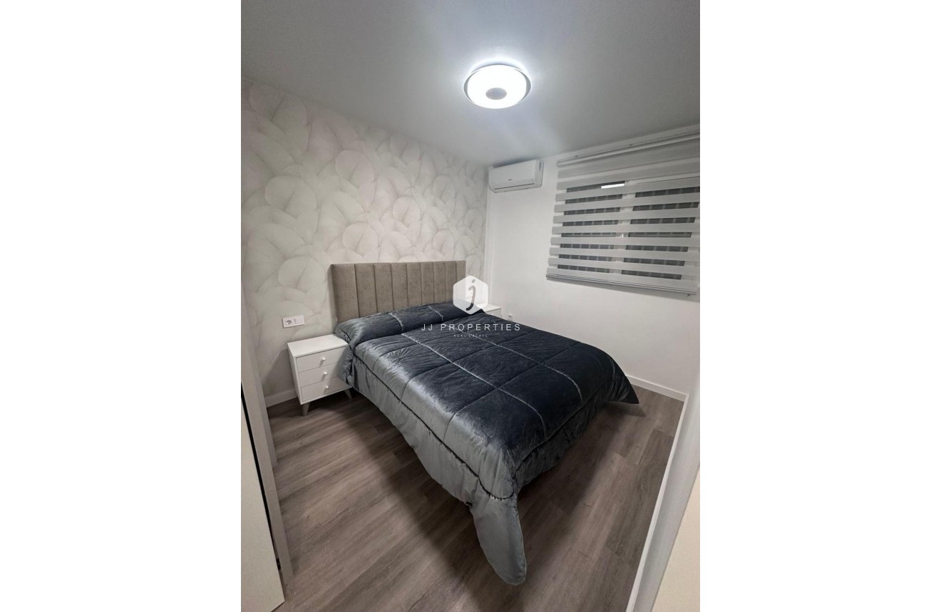 Tweedehands - Appartement / flat -
Torrevieja - Estacion de autobuses