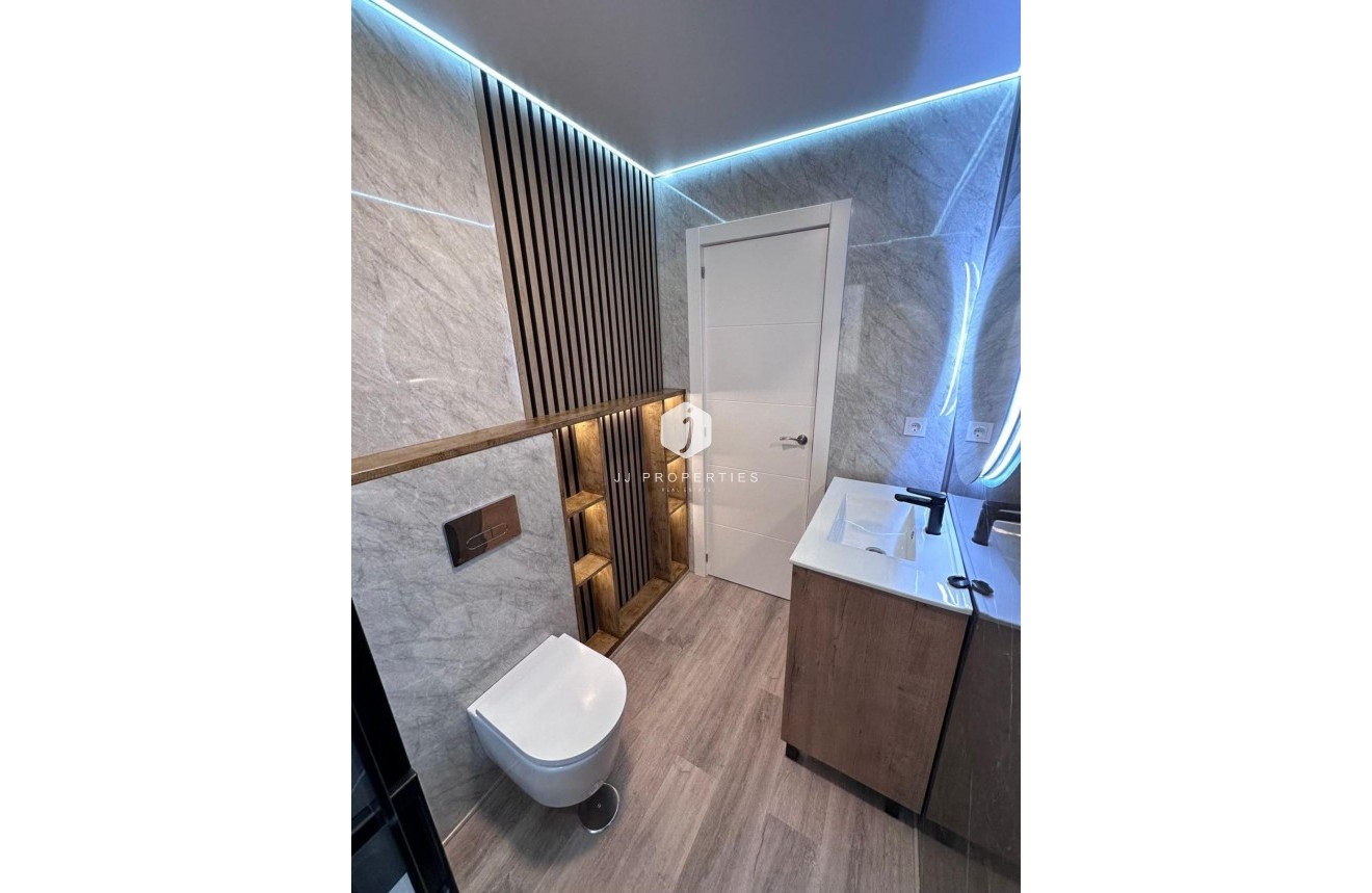 Tweedehands - Appartement / flat -
Torrevieja - Estacion de autobuses