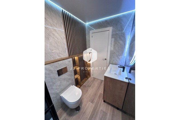 Tweedehands - Appartement / flat -
Torrevieja - Estacion de autobuses