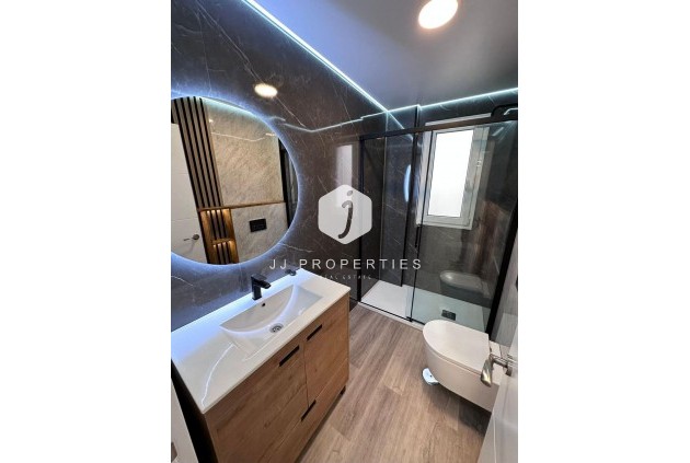 Tweedehands - Appartement / flat -
Torrevieja - Estacion de autobuses