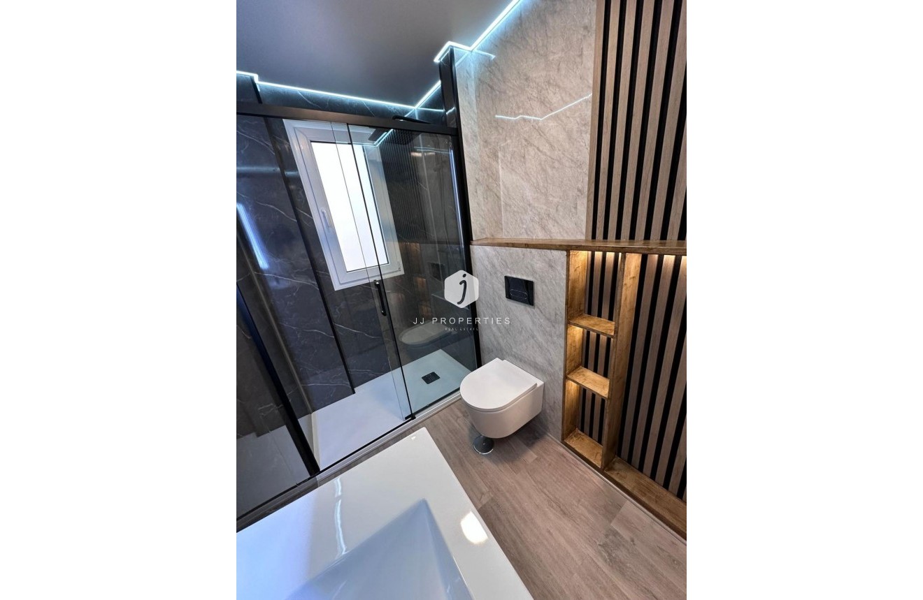 Tweedehands - Appartement / flat -
Torrevieja - Estacion de autobuses