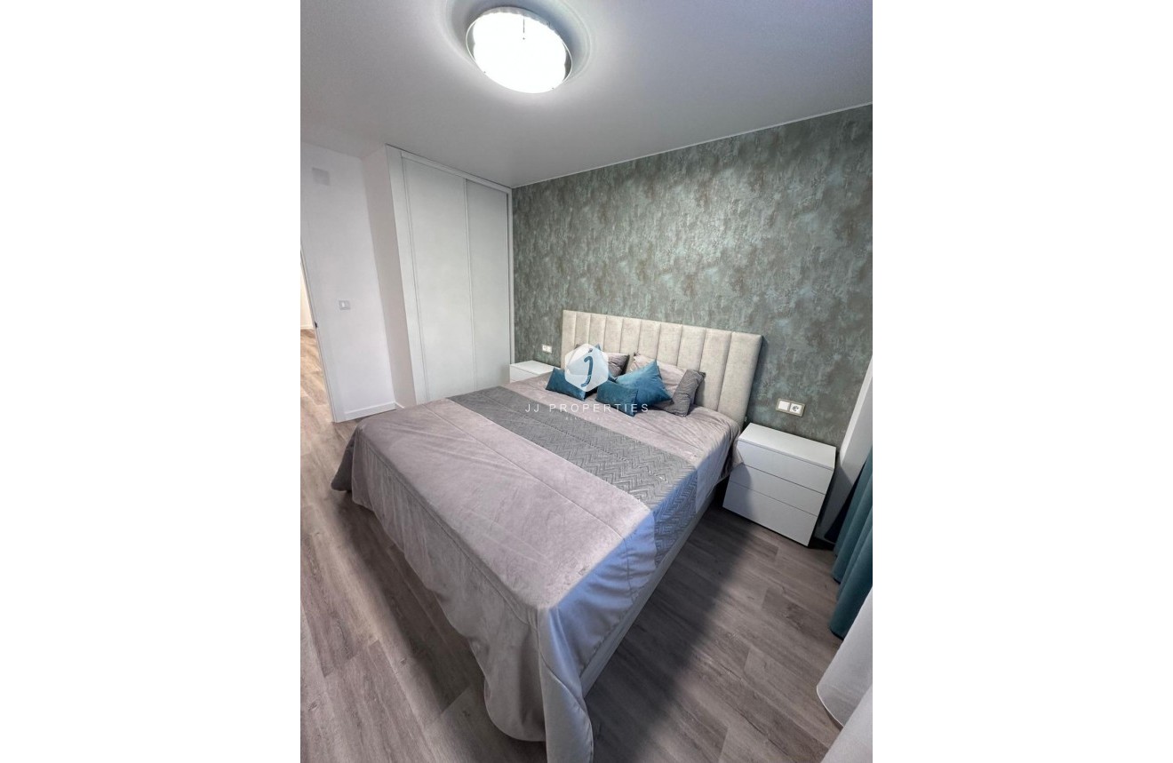 Tweedehands - Appartement / flat -
Torrevieja - Estacion de autobuses