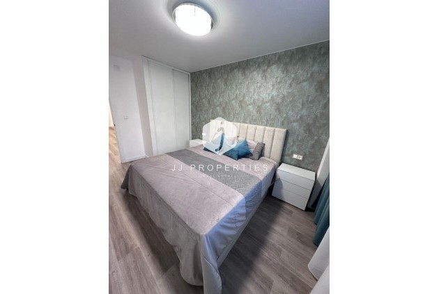 Tweedehands - Appartement / flat -
Torrevieja - Estacion de autobuses