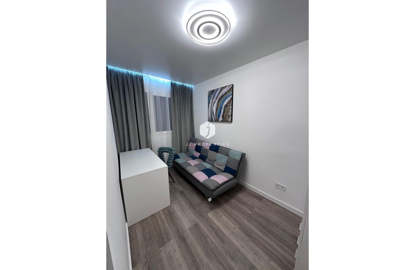 Tweedehands - Appartement / flat -
Torrevieja - Estacion de autobuses