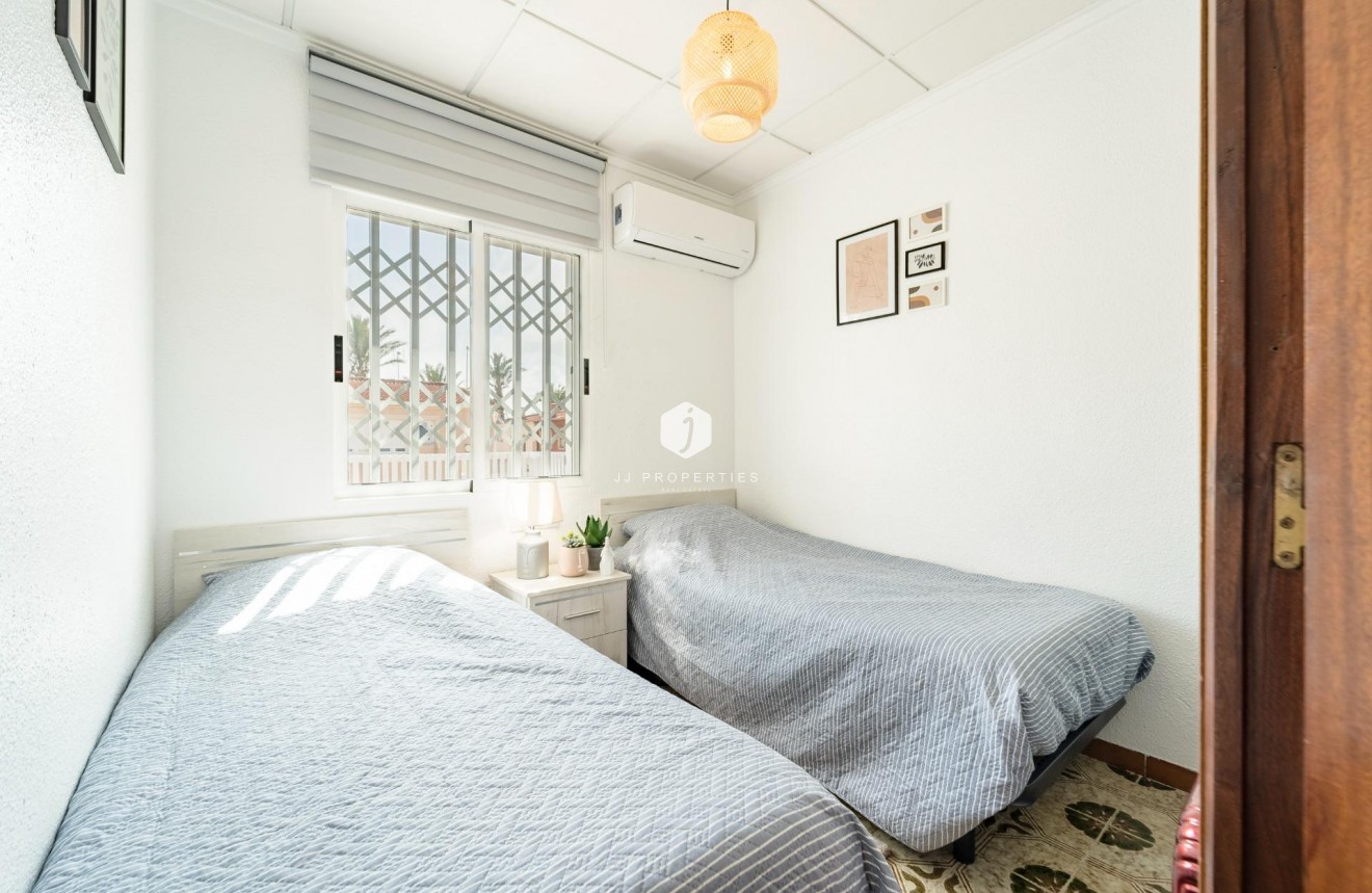 Tweedehands - duplex -
Torrevieja - Playa de los Naufragos