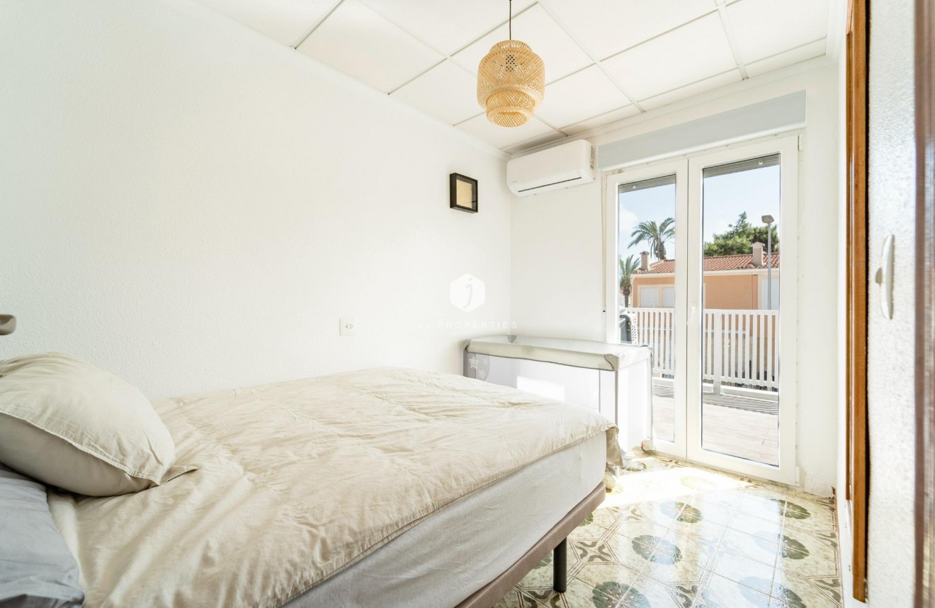 Tweedehands - duplex -
Torrevieja - Playa de los Naufragos