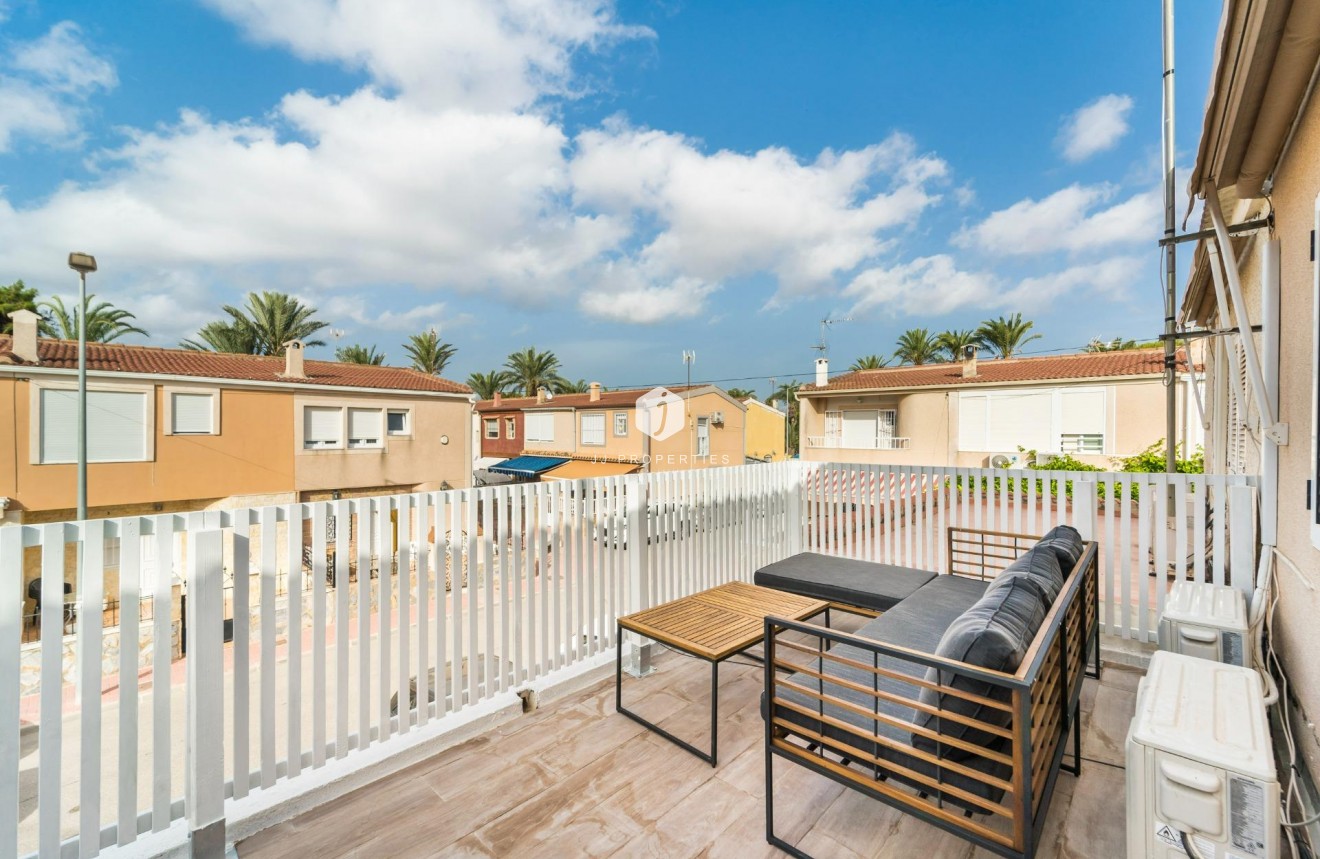Tweedehands - duplex -
Torrevieja - Playa de los Naufragos