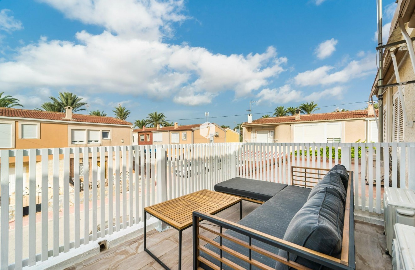 Tweedehands - duplex -
Torrevieja - Playa de los Naufragos