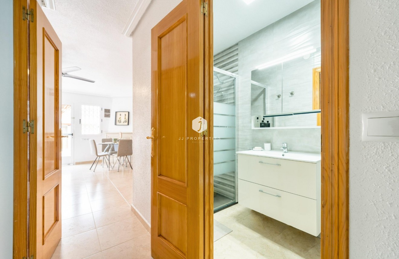 Tweedehands - duplex -
Torrevieja - Playa de los Naufragos