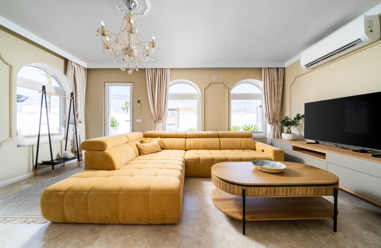 Tweedehands - Villa -
Torrevieja - Costa Blanca