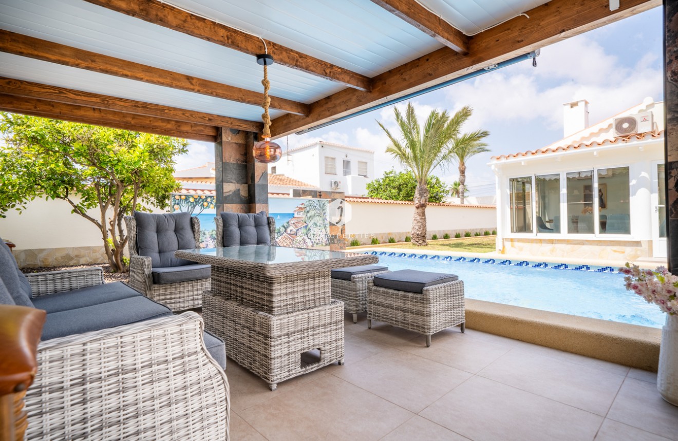 Tweedehands - Villa -
Torrevieja - Costa Blanca
