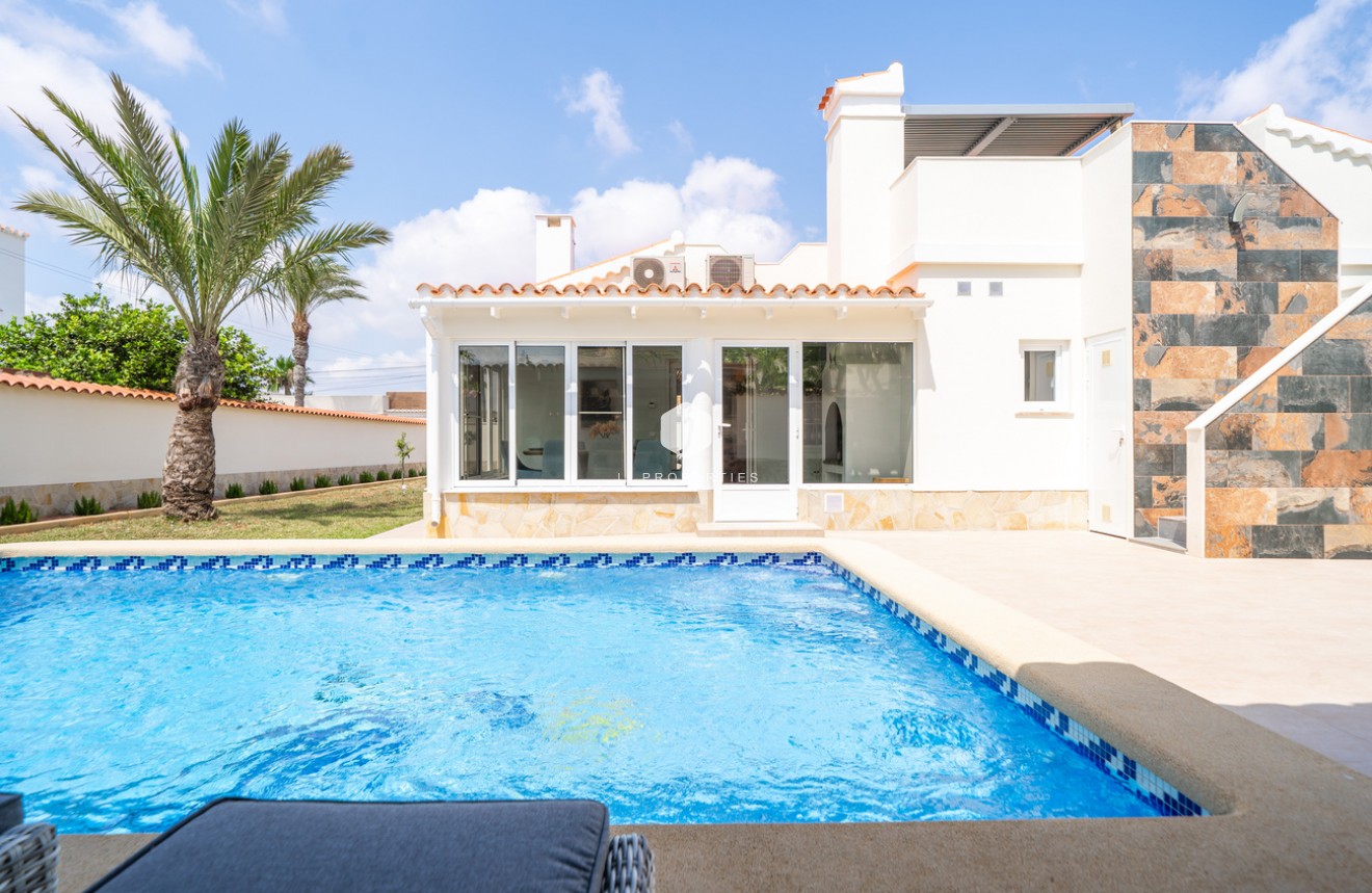Tweedehands - Villa -
Torrevieja - Costa Blanca