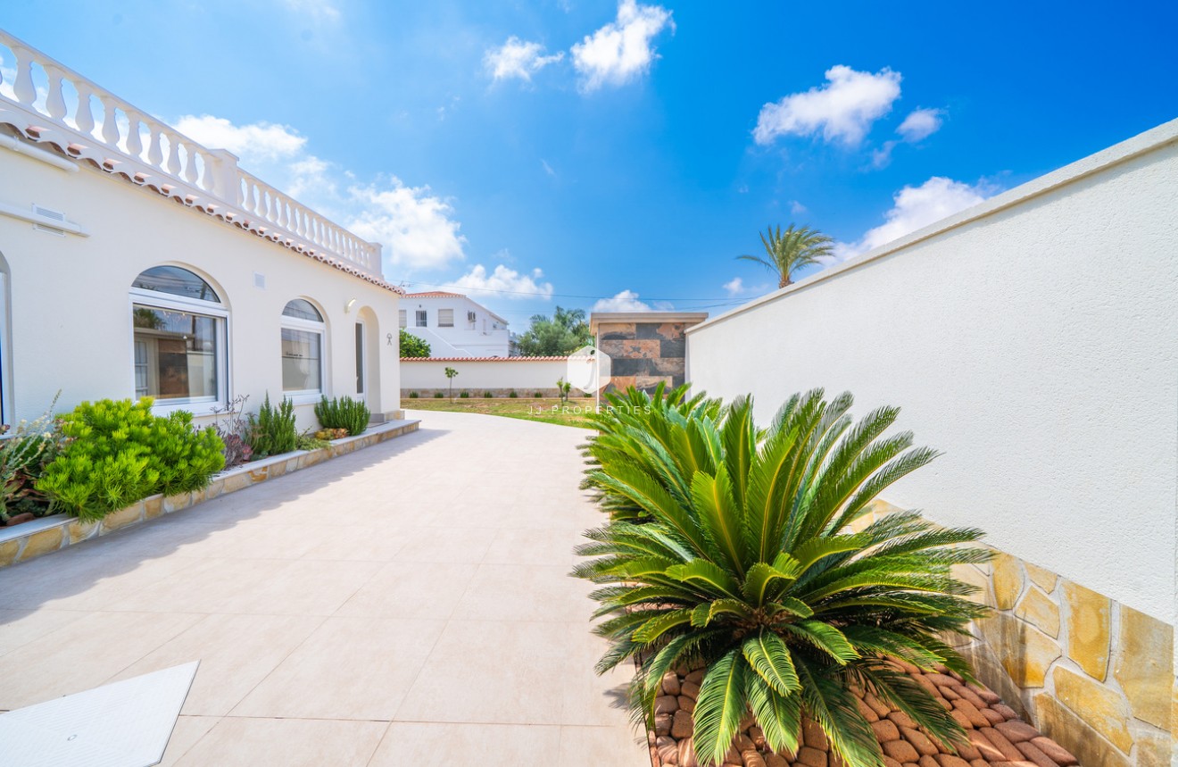 Tweedehands - Villa -
Torrevieja - Costa Blanca
