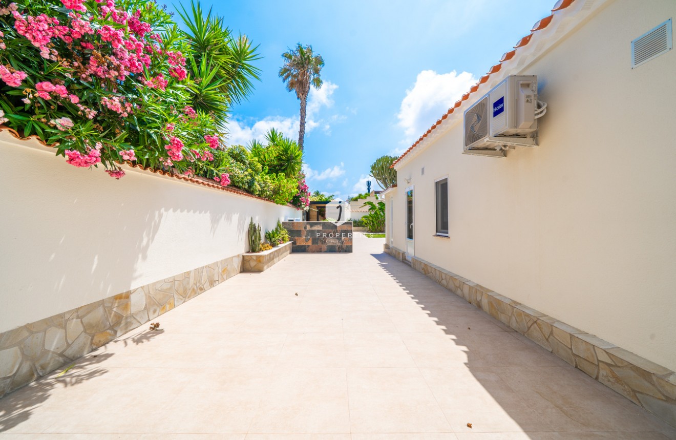 Tweedehands - Villa -
Torrevieja - Costa Blanca