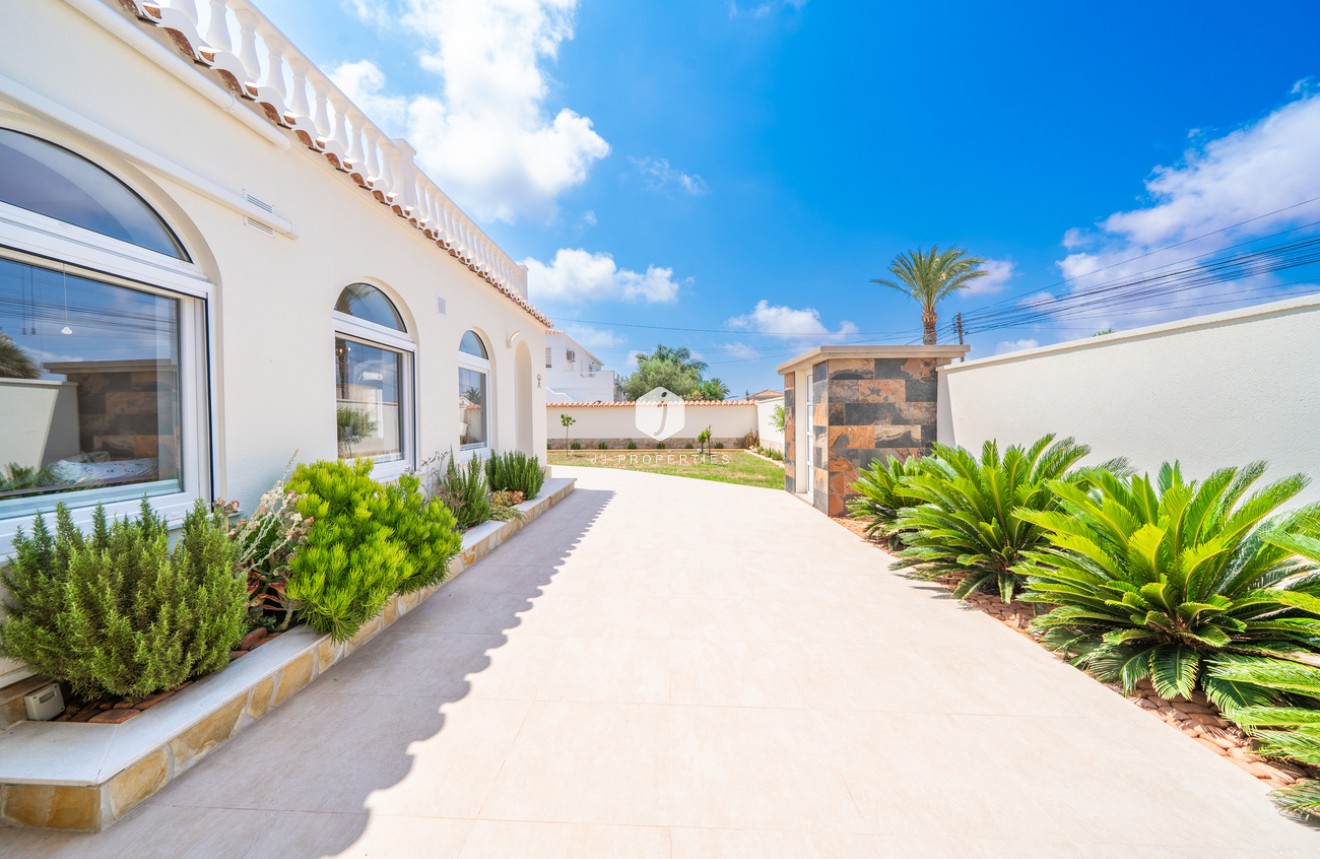 Tweedehands - Villa -
Torrevieja - Costa Blanca