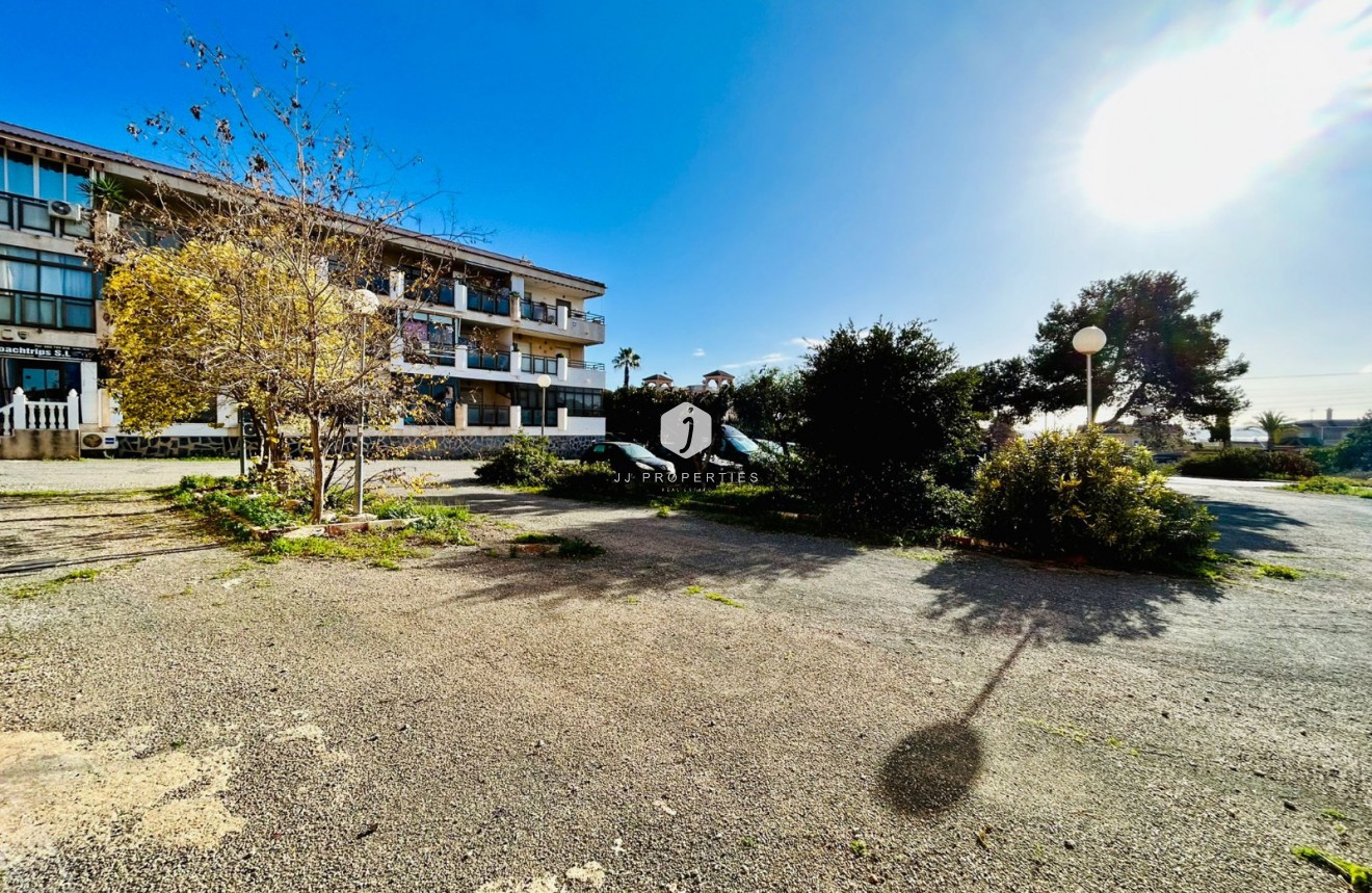 Aus zweiter Hand - Wohnung -
El Chaparral - Inland